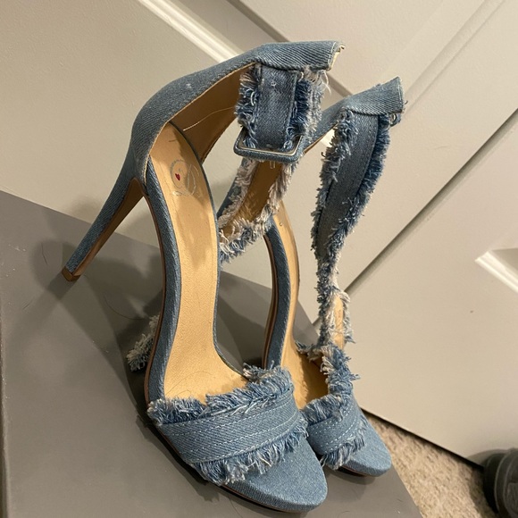 Heels - Picture 2 of 2